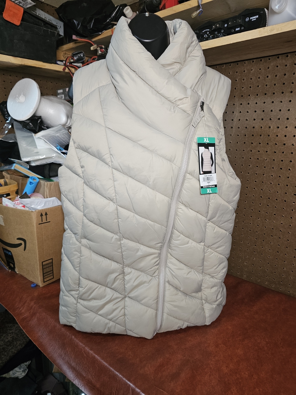 Nicole Miller Women`s Vest Asymmetrical Pockets Quilted Lightweight ( Cream XL)
